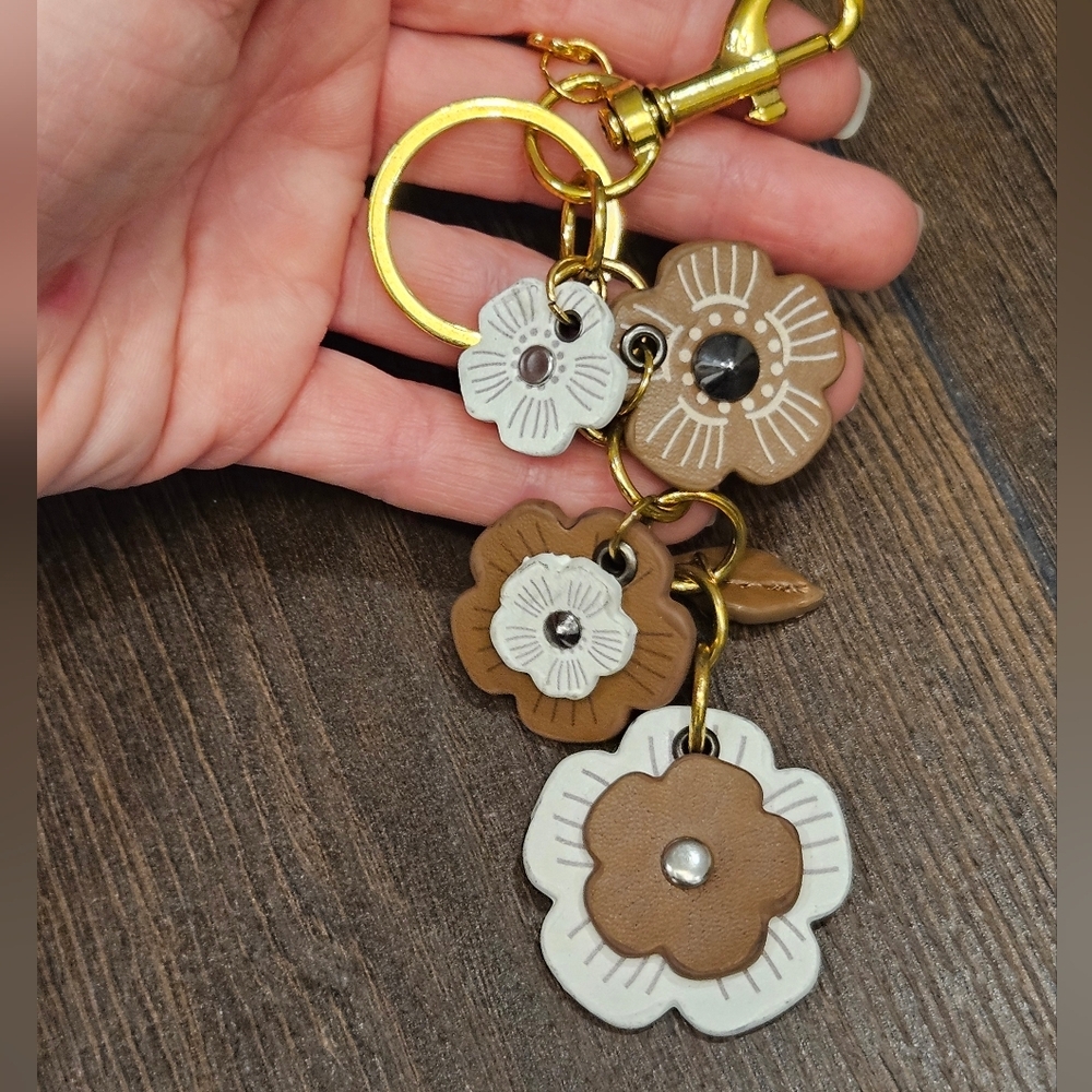 LAST ONE ❗️NEW Vegan Leather Floral Bag Charm/Keychain - Picture 3 of 5